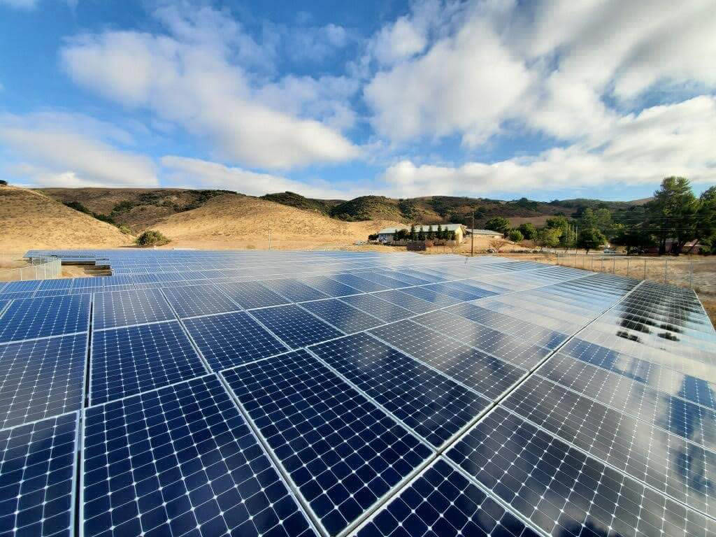 solar-panels-field-array
